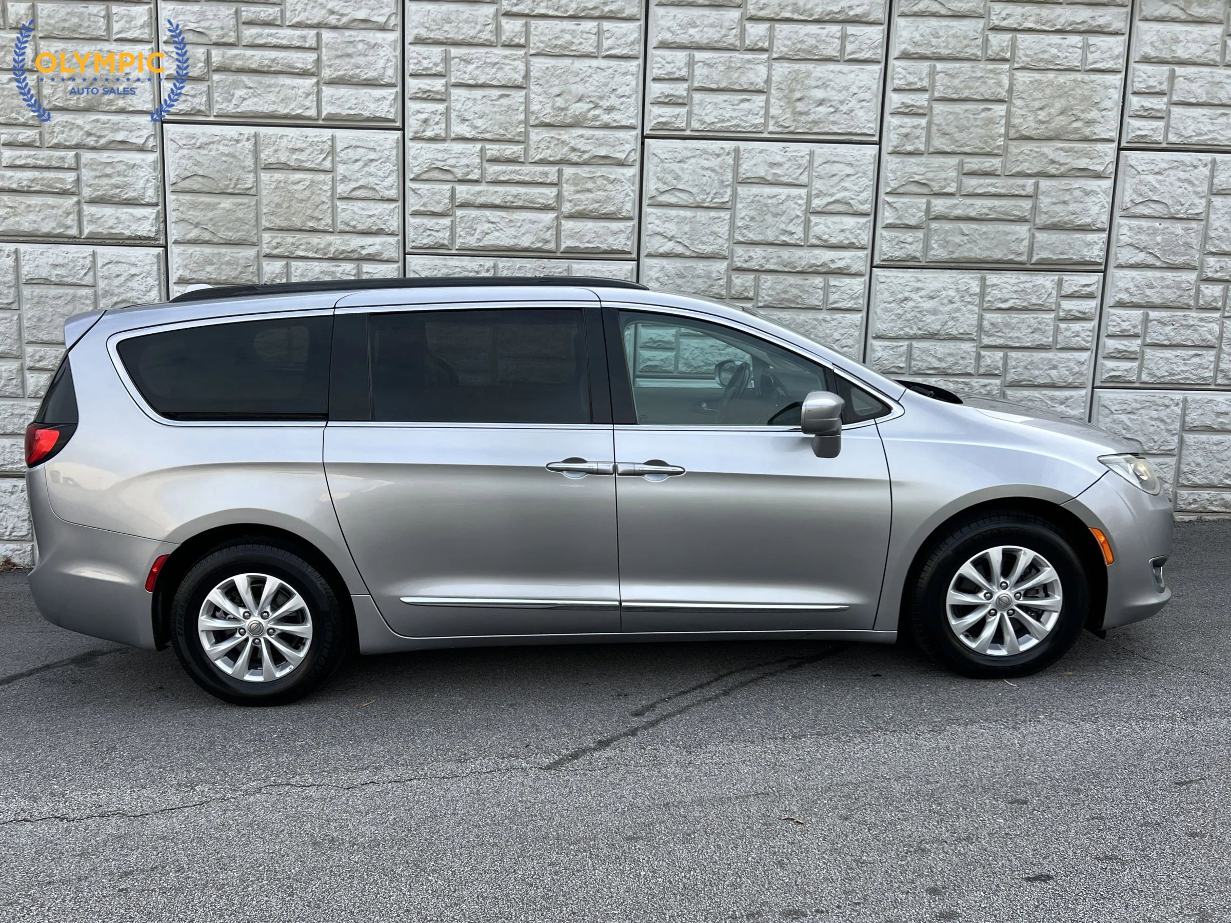 2017 Chrysler Pacifica Touring-L