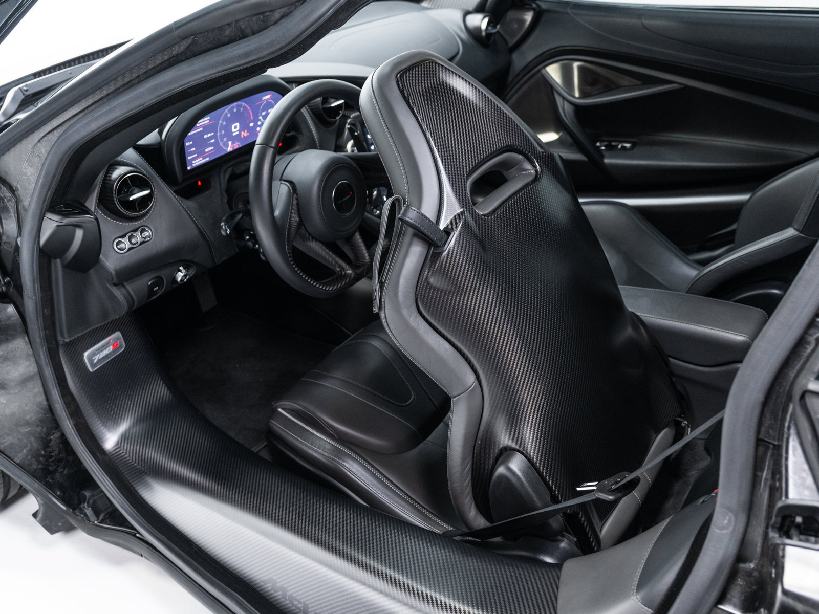 Used 2018 McLaren 720S Luxury photo 32