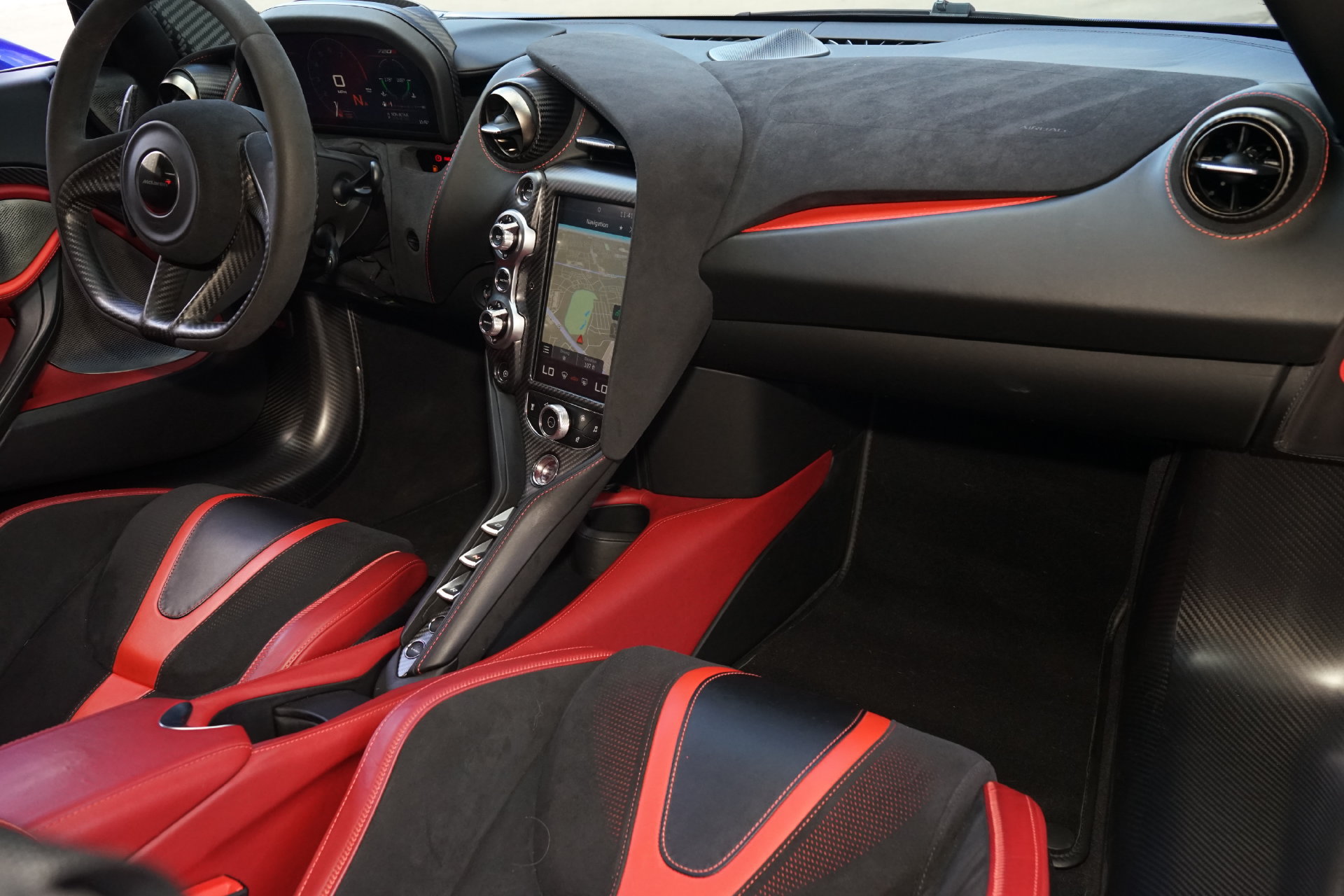 Used 2018 McLaren 720S Performance photo 24