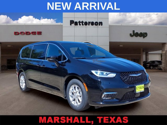 Used 2025 Chrysler Pacifica Select