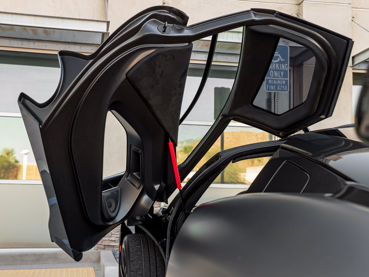 Used 2019 McLaren Senna photo 17