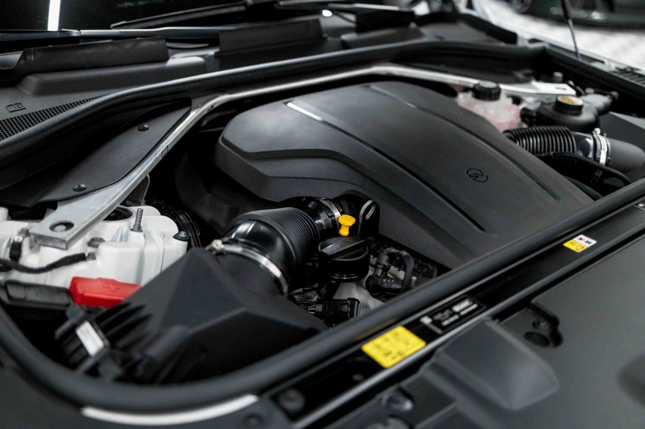 2024 Land Rover Range Rover SV