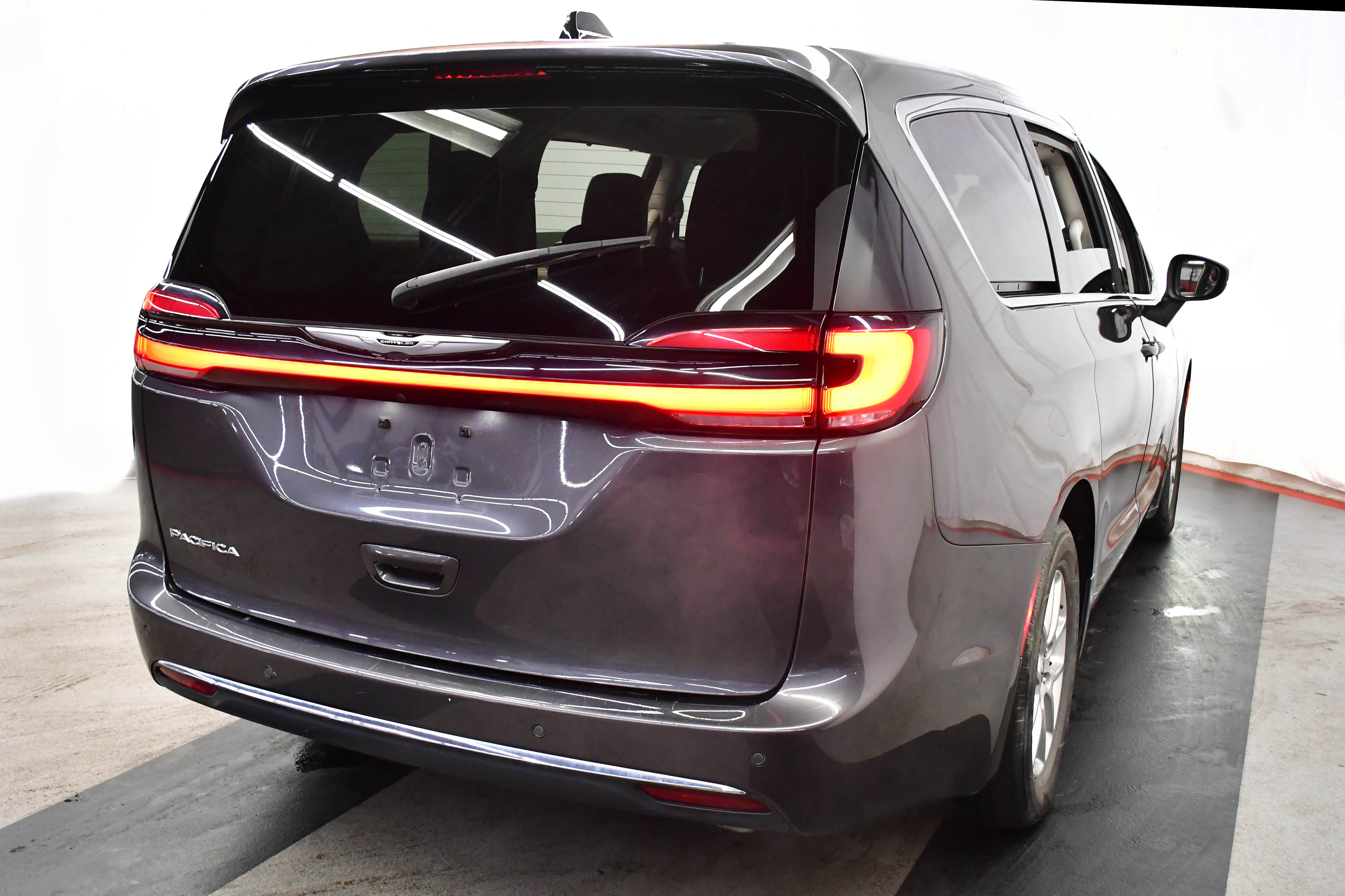 2023 Chrysler Pacifica Touring-L