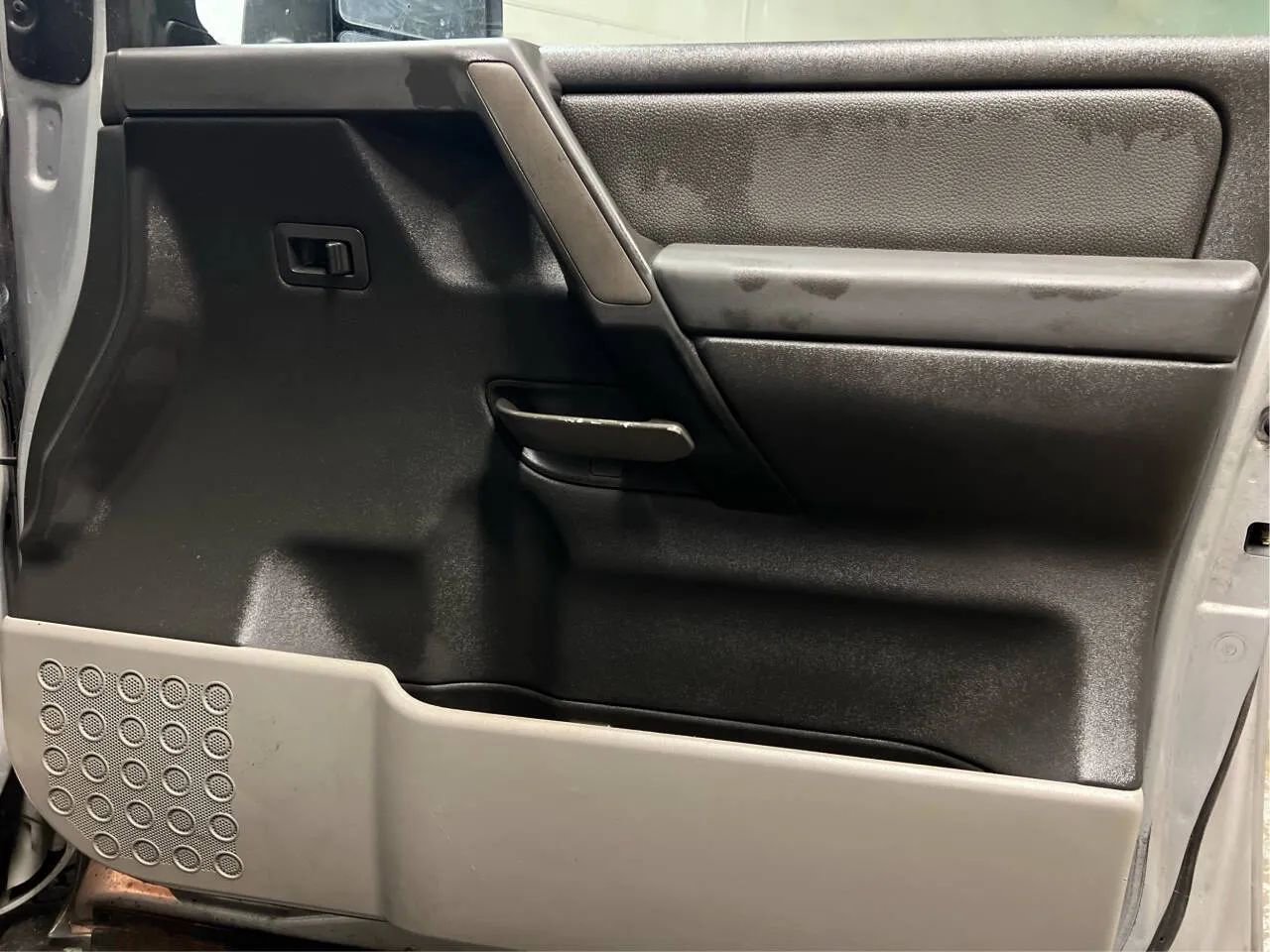 2004 Nissan Titan LE