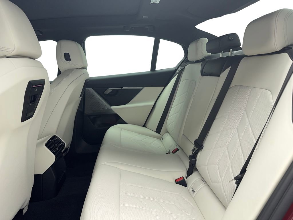 2025 BMW i5 eDrive40i