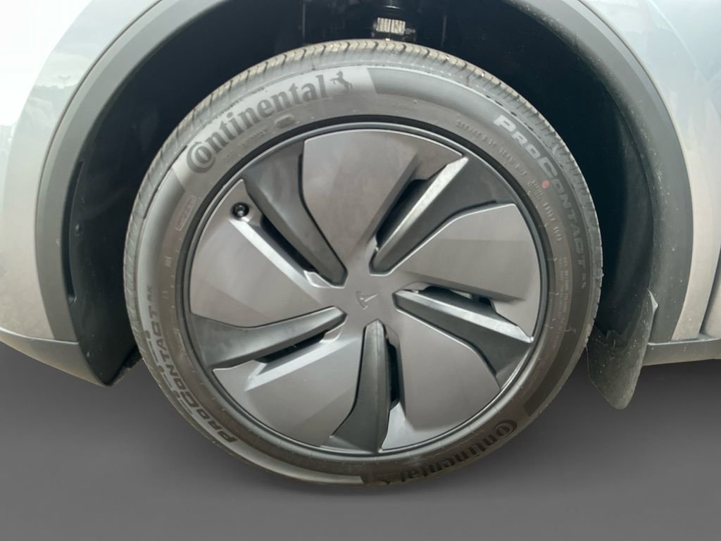 2026 Tesla Model Y 2WD