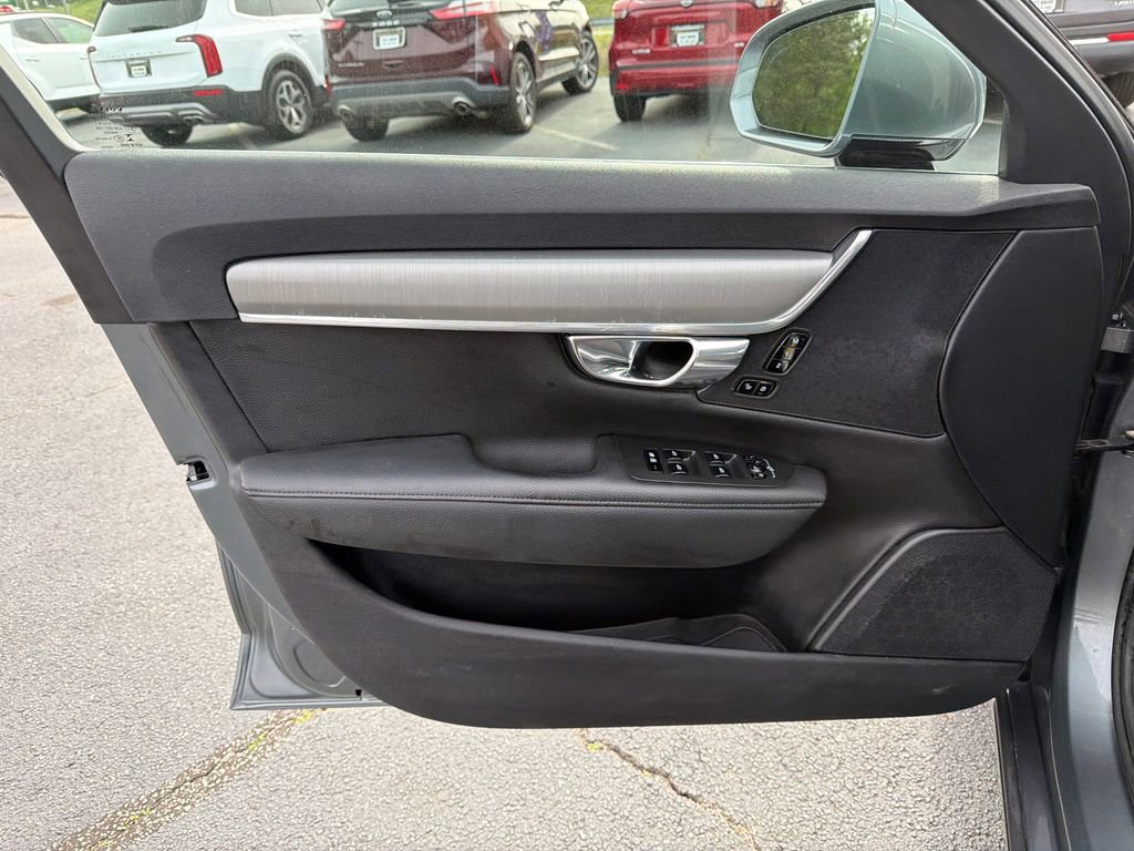 2017 Volvo S90 T6 Momentum