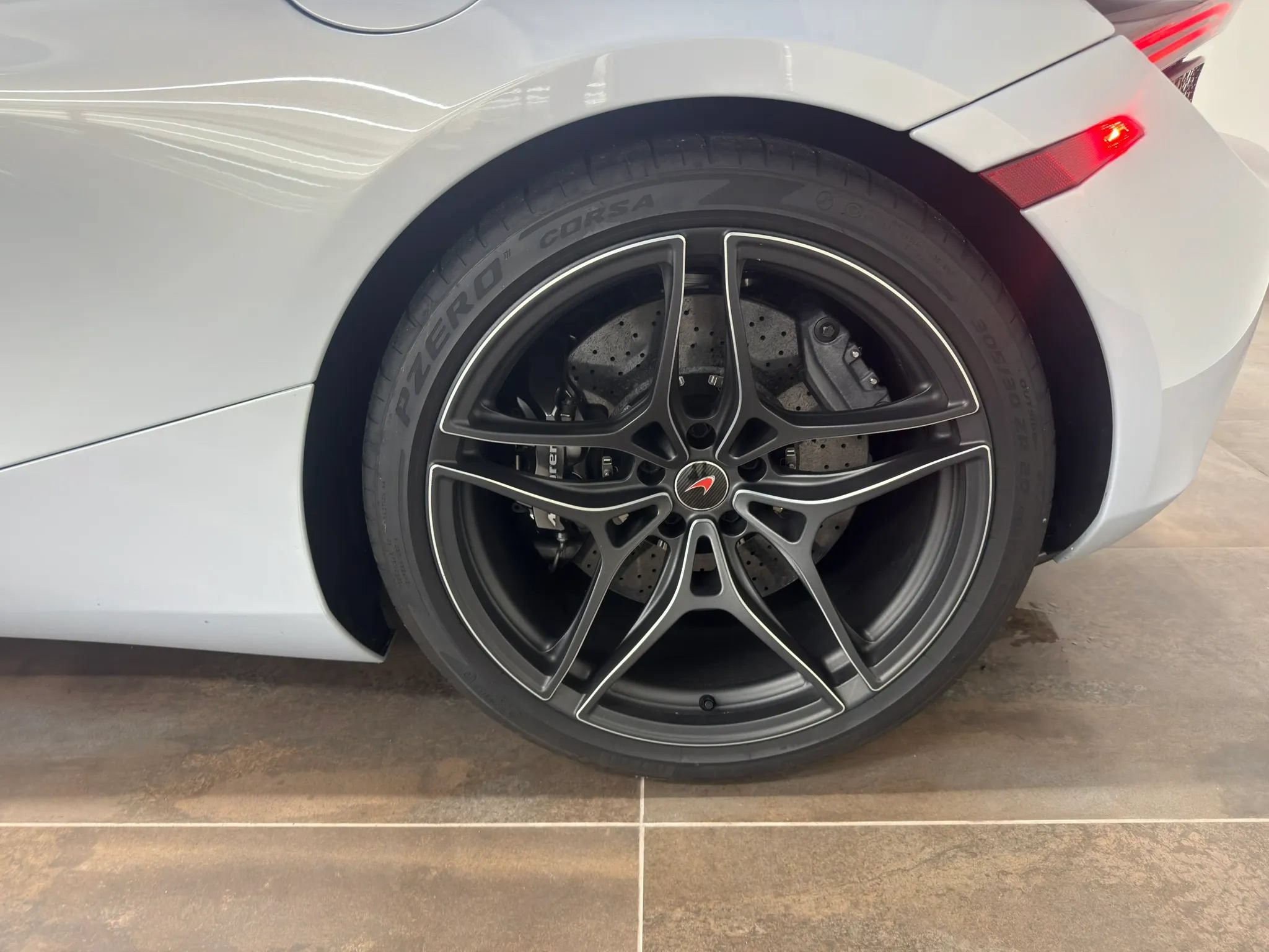 Used 2018 McLaren 720S photo 43