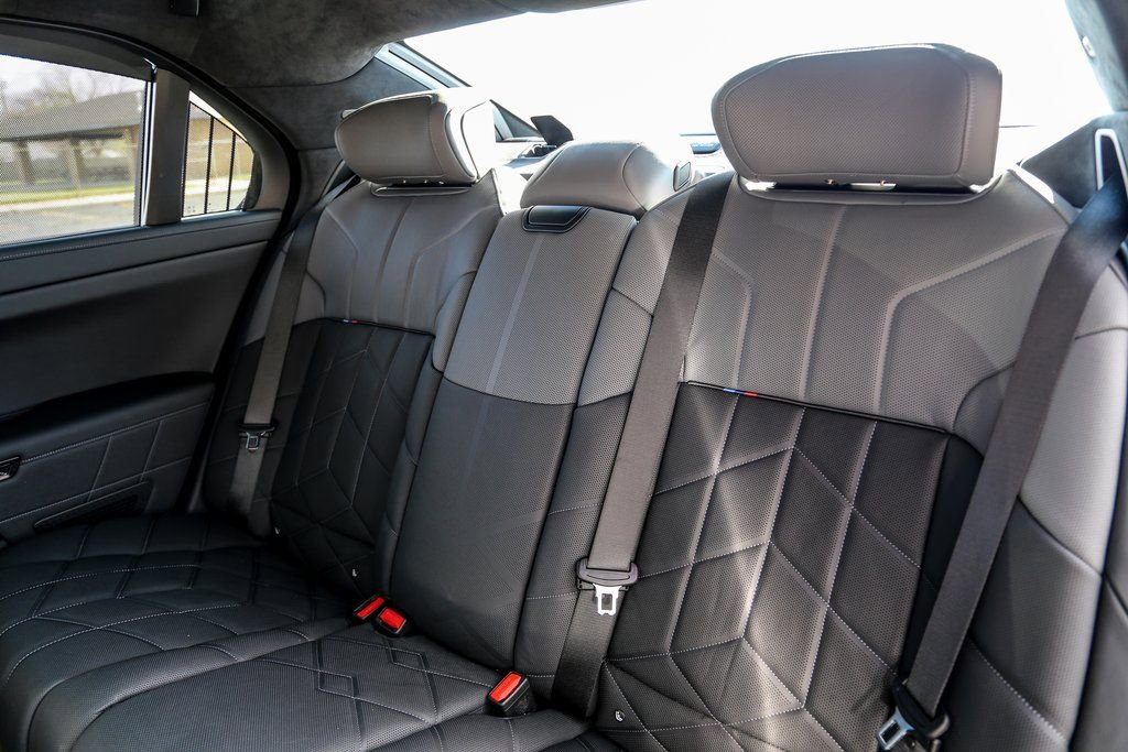 2025 BMW 760i xDrive