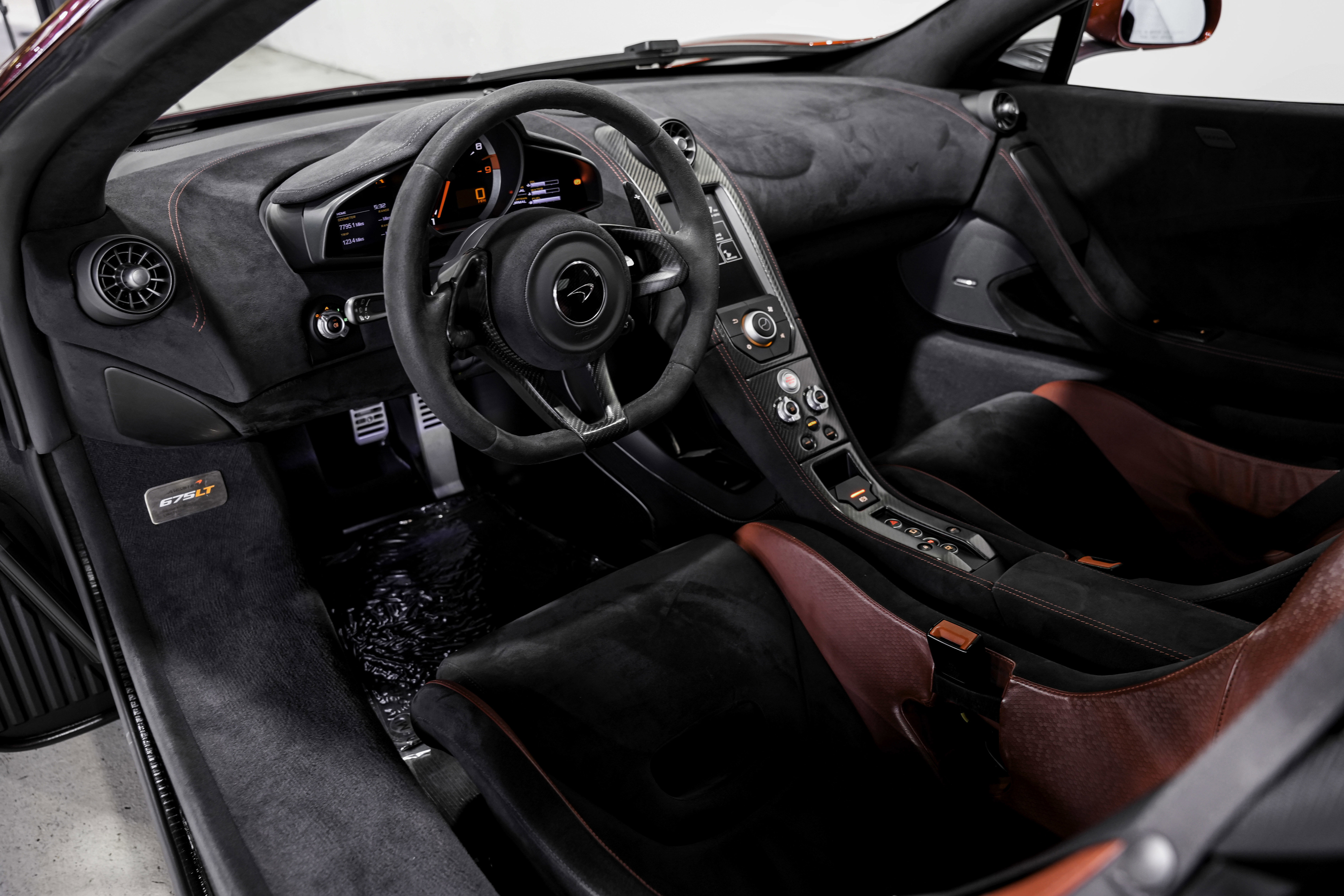 Used 2016 McLaren 675LT Coupe photo 10