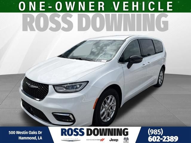 Used 2025 Chrysler Pacifica Select