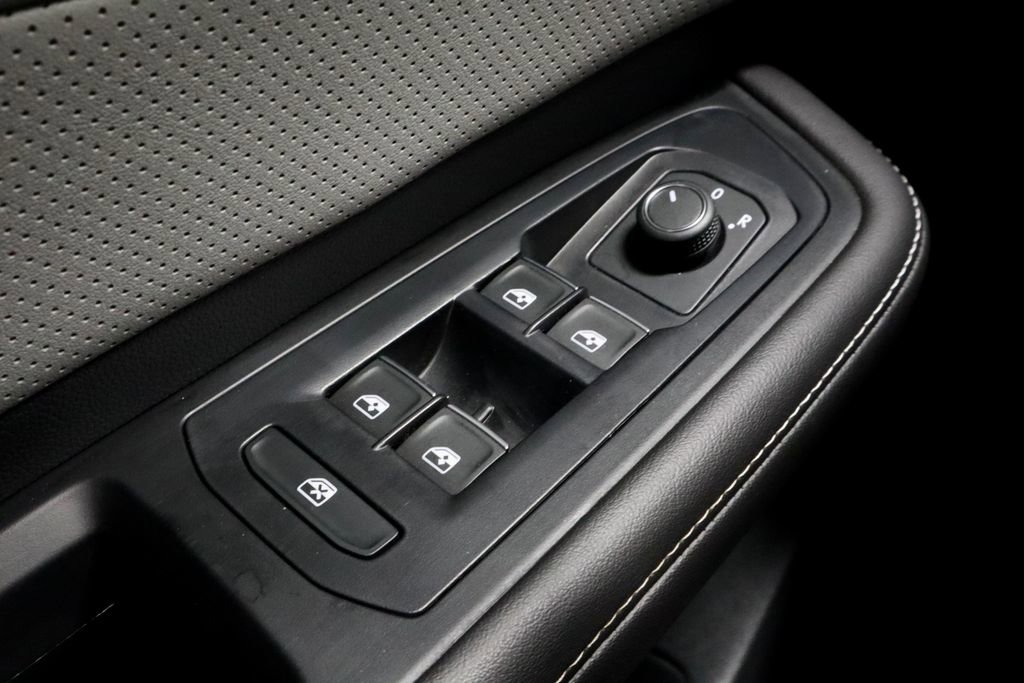 2025 Volkswagen Atlas Cross Sport SEL R-Line