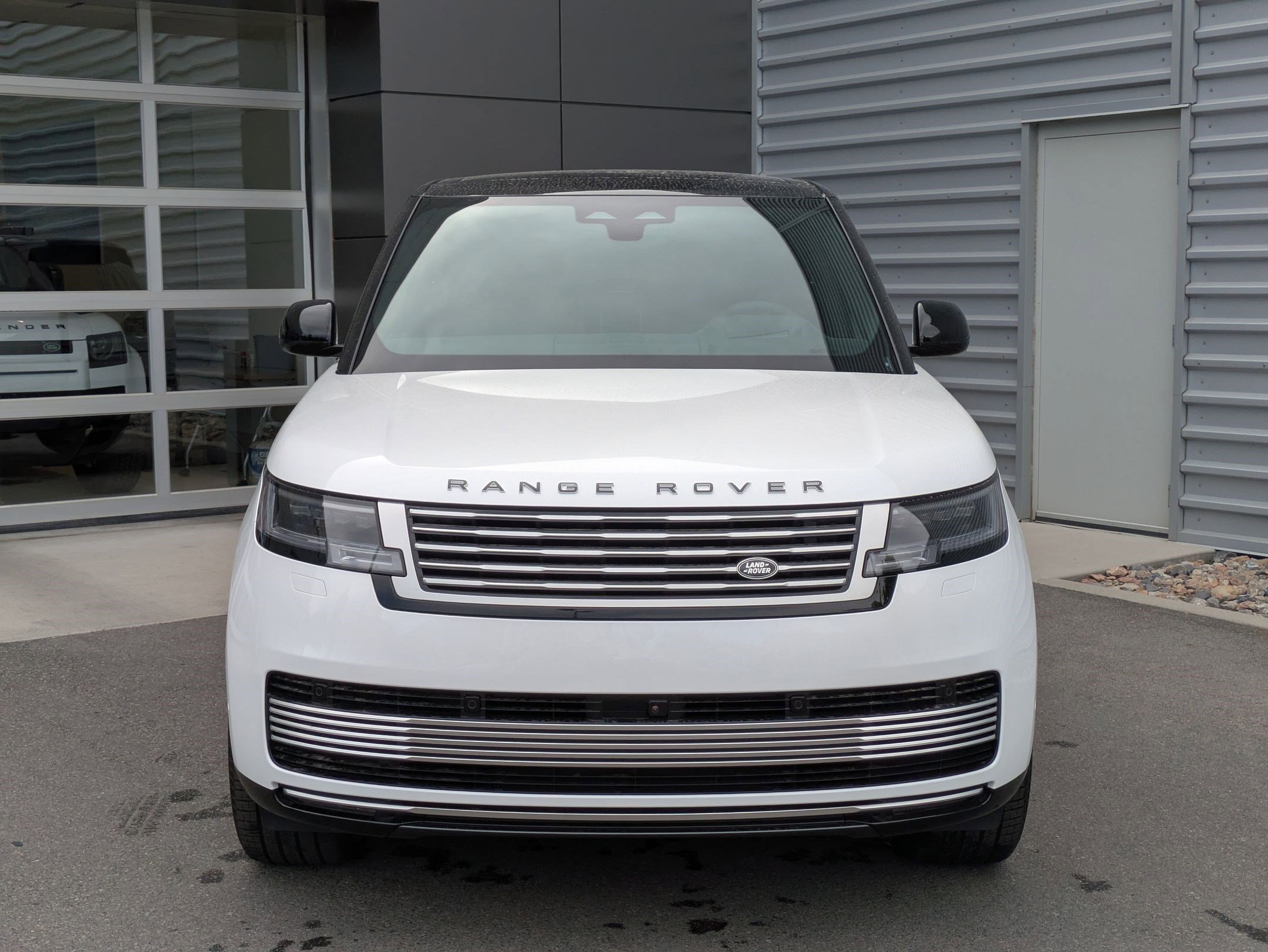 2025 Land Rover Range Rover SV