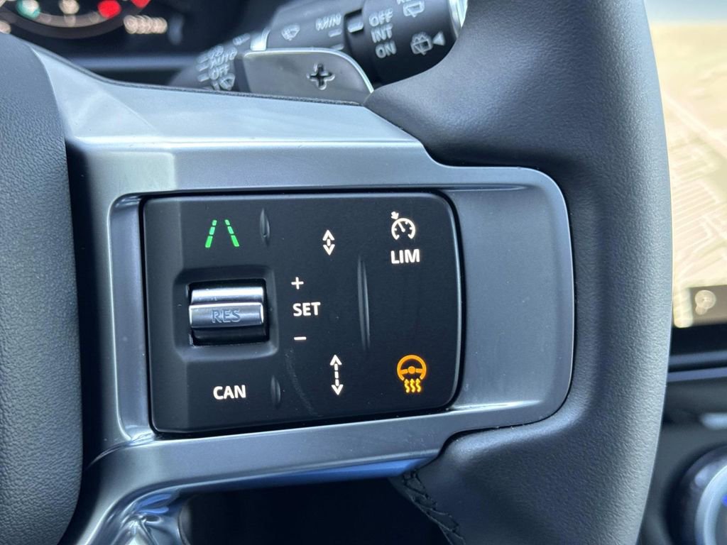 2025 Land Rover Discovery Dynamic SE