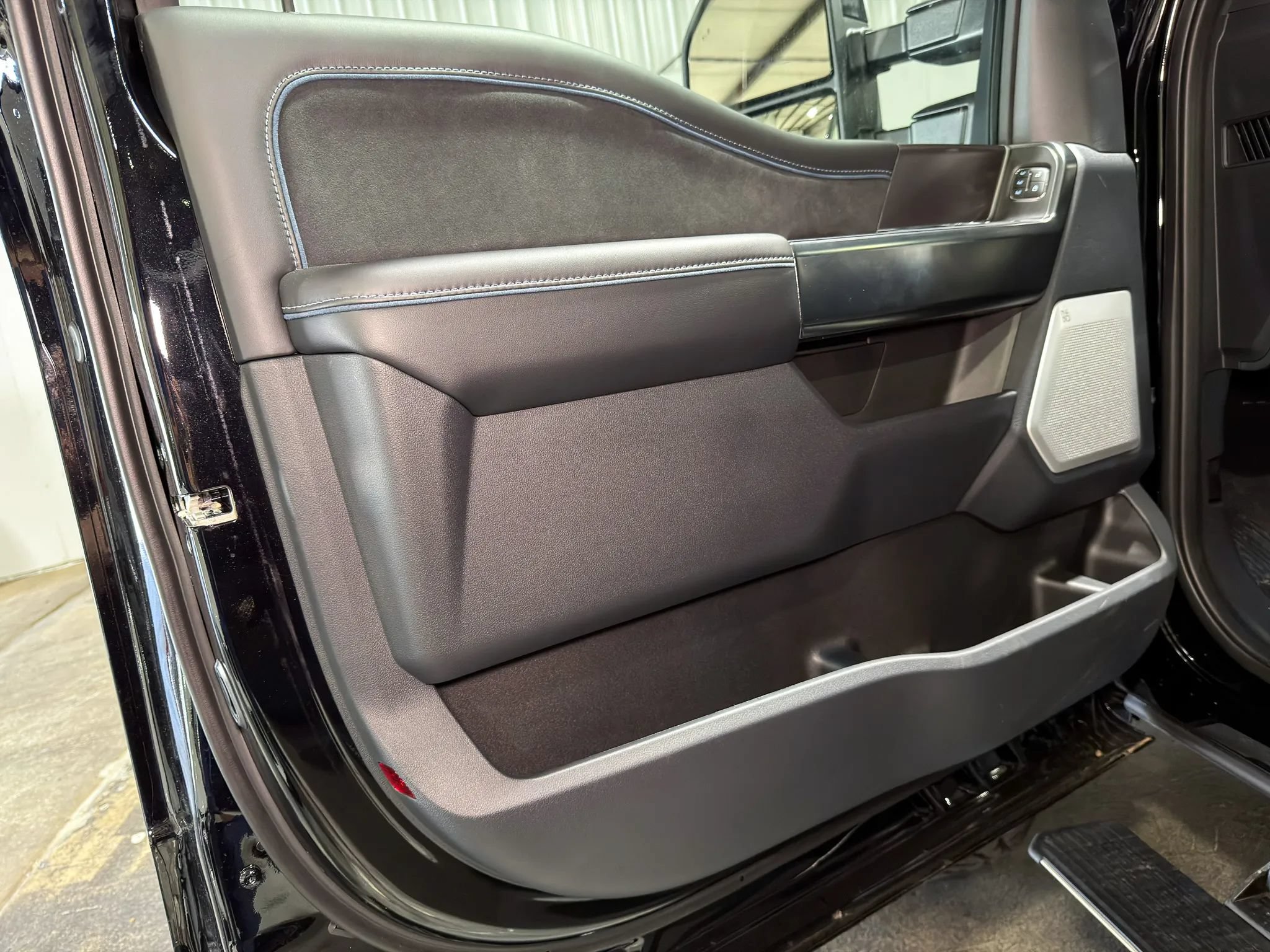 2026 Ford F-450 Super Duty Platinum - Photo 17