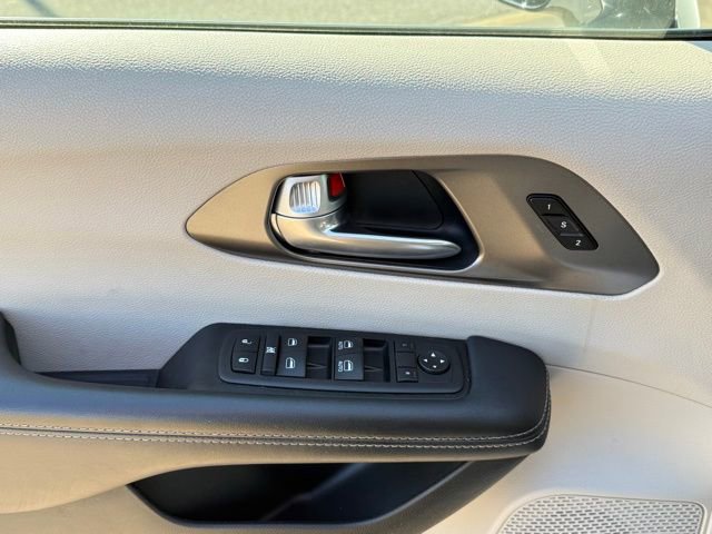 2024 Chrysler Pacifica Touring-L