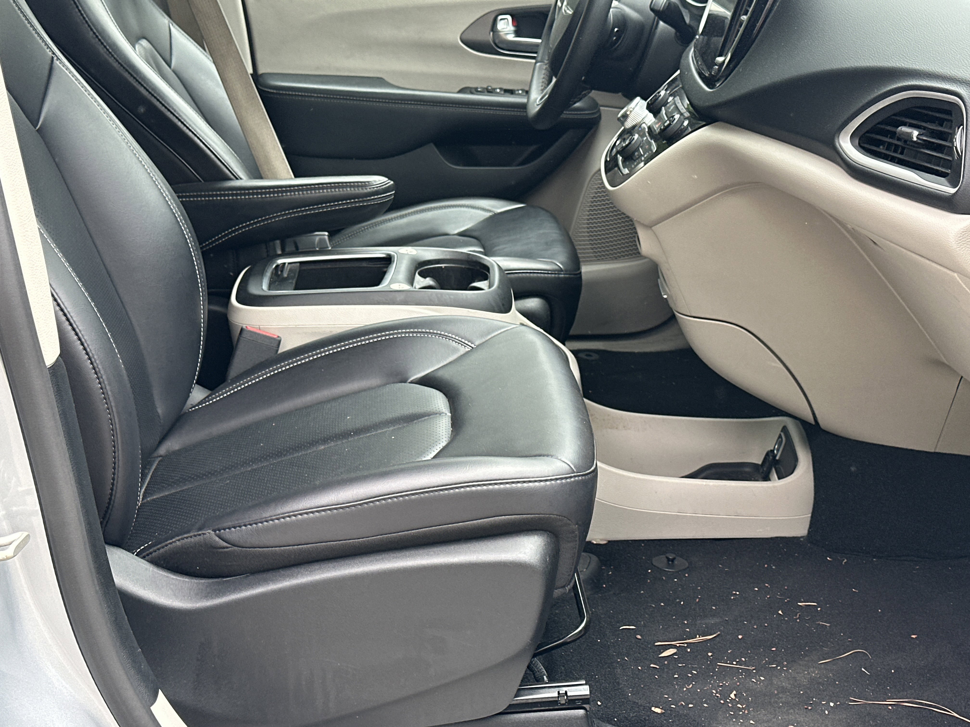 2023 Chrysler Pacifica Touring-L