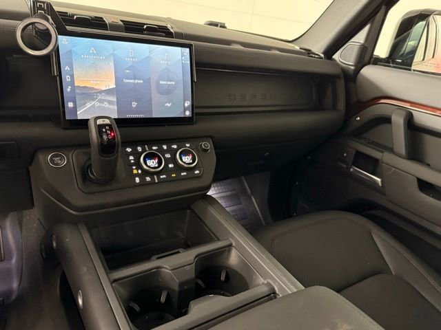 2025 Land Rover Defender 130 X-Dynamic SE