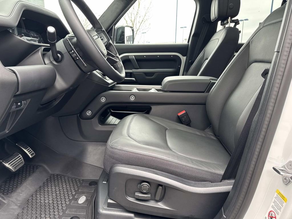 2025 Land Rover Defender 110 V8