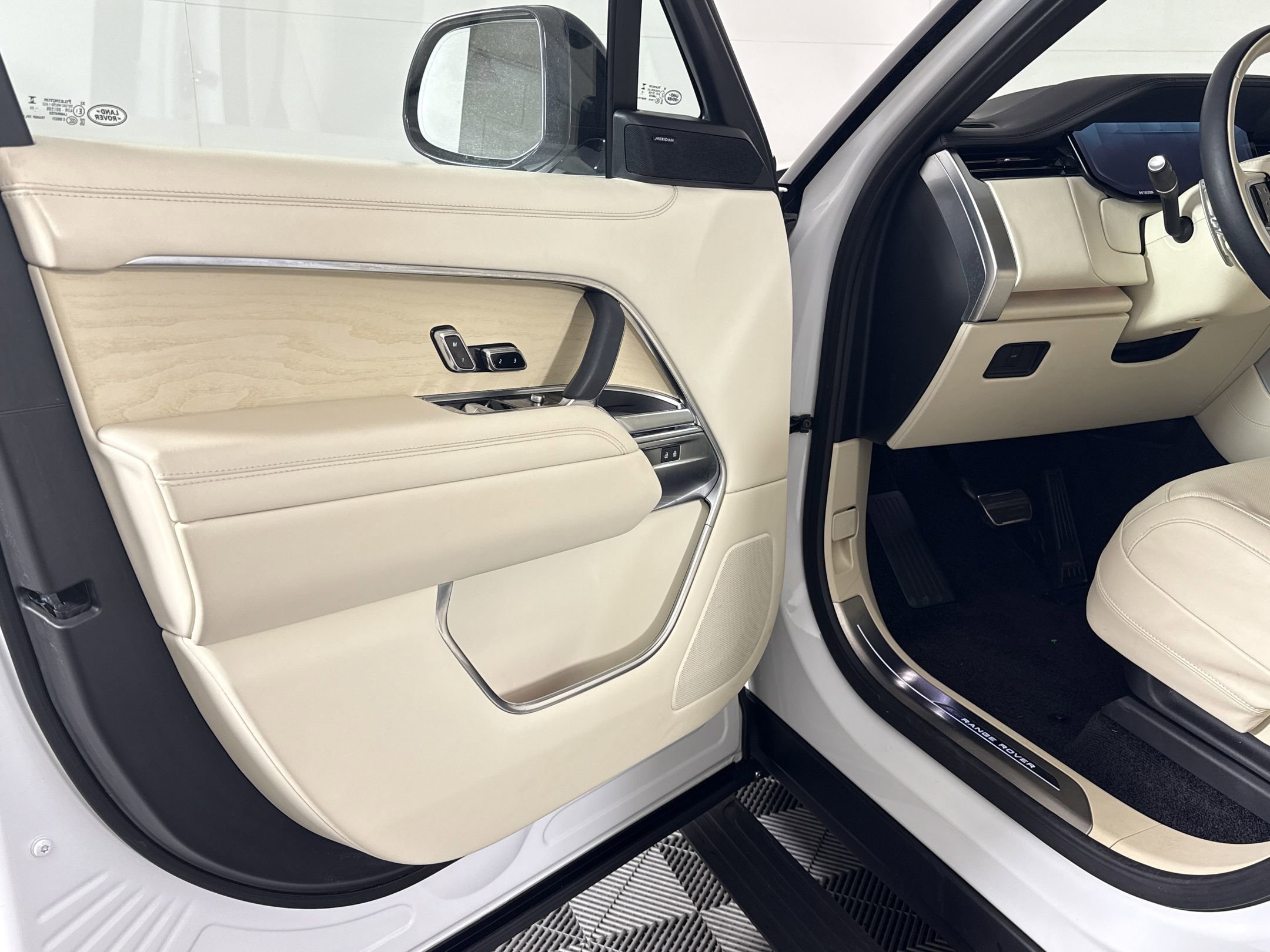 2023 Land Rover Range Rover SE