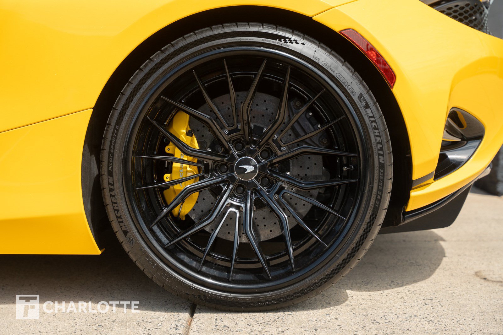 Used 2025 McLaren 750S photo 11