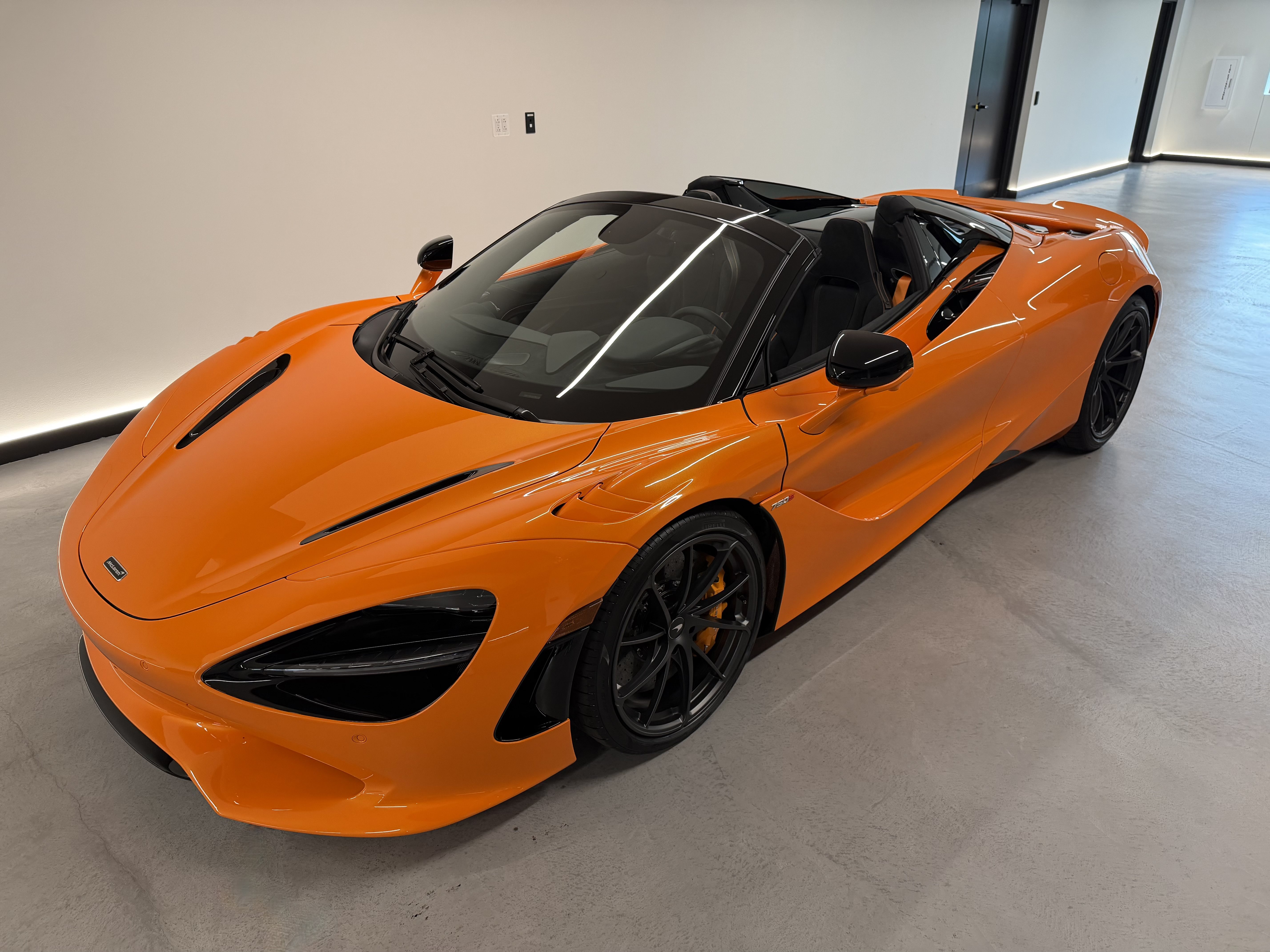 Used 2027 McLaren 750S Spider photo 15