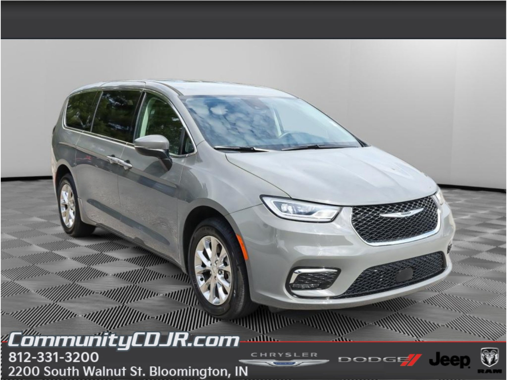 Used 2023 Chrysler Pacifica Touring-L