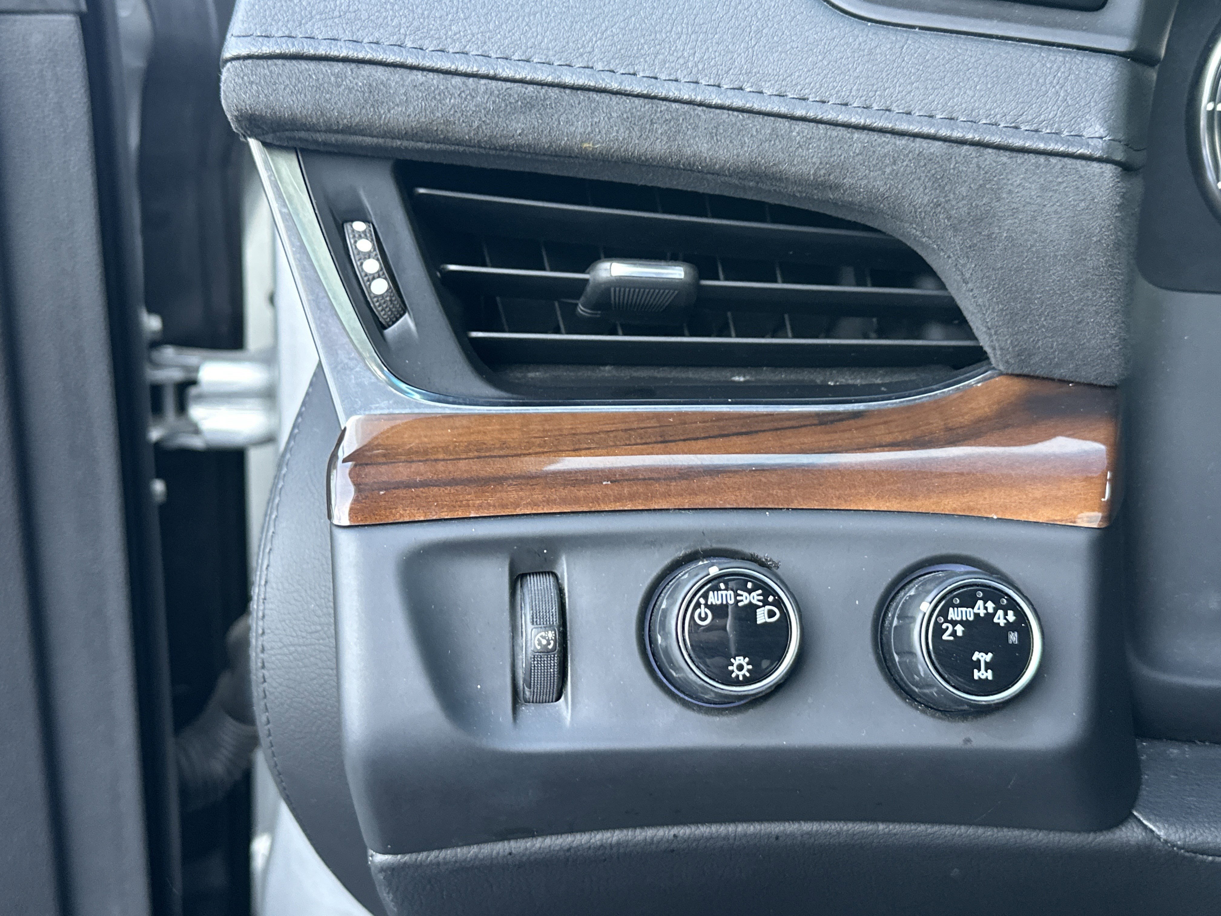 2017 Cadillac Escalade Luxury