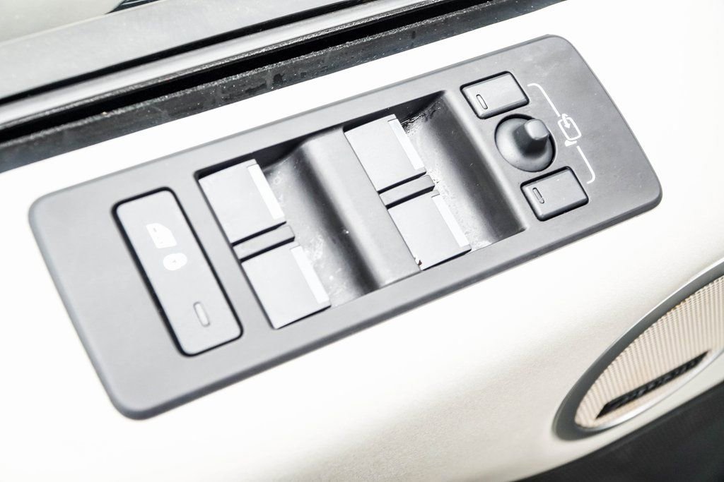 2025 Land Rover Discovery S