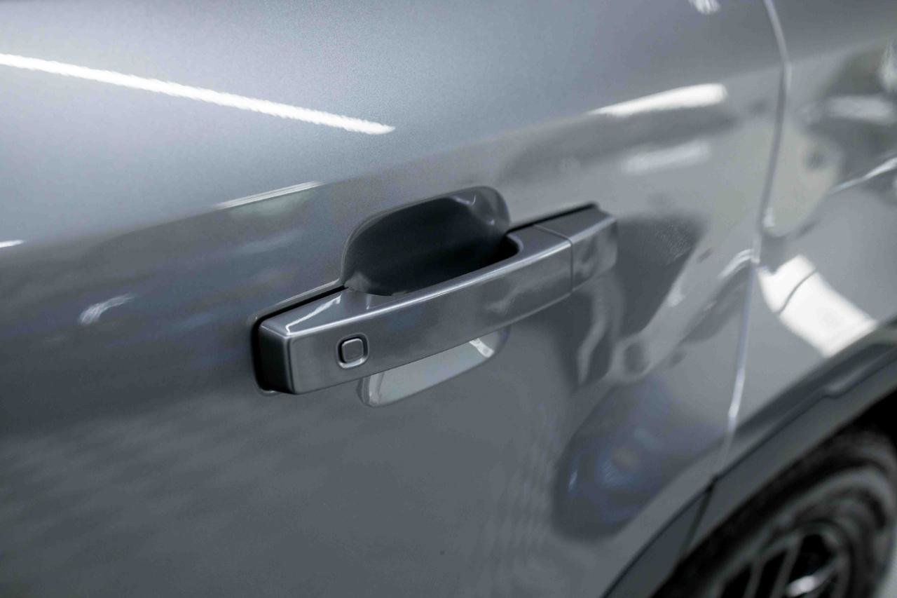 2023 Land Rover Defender 130 SE