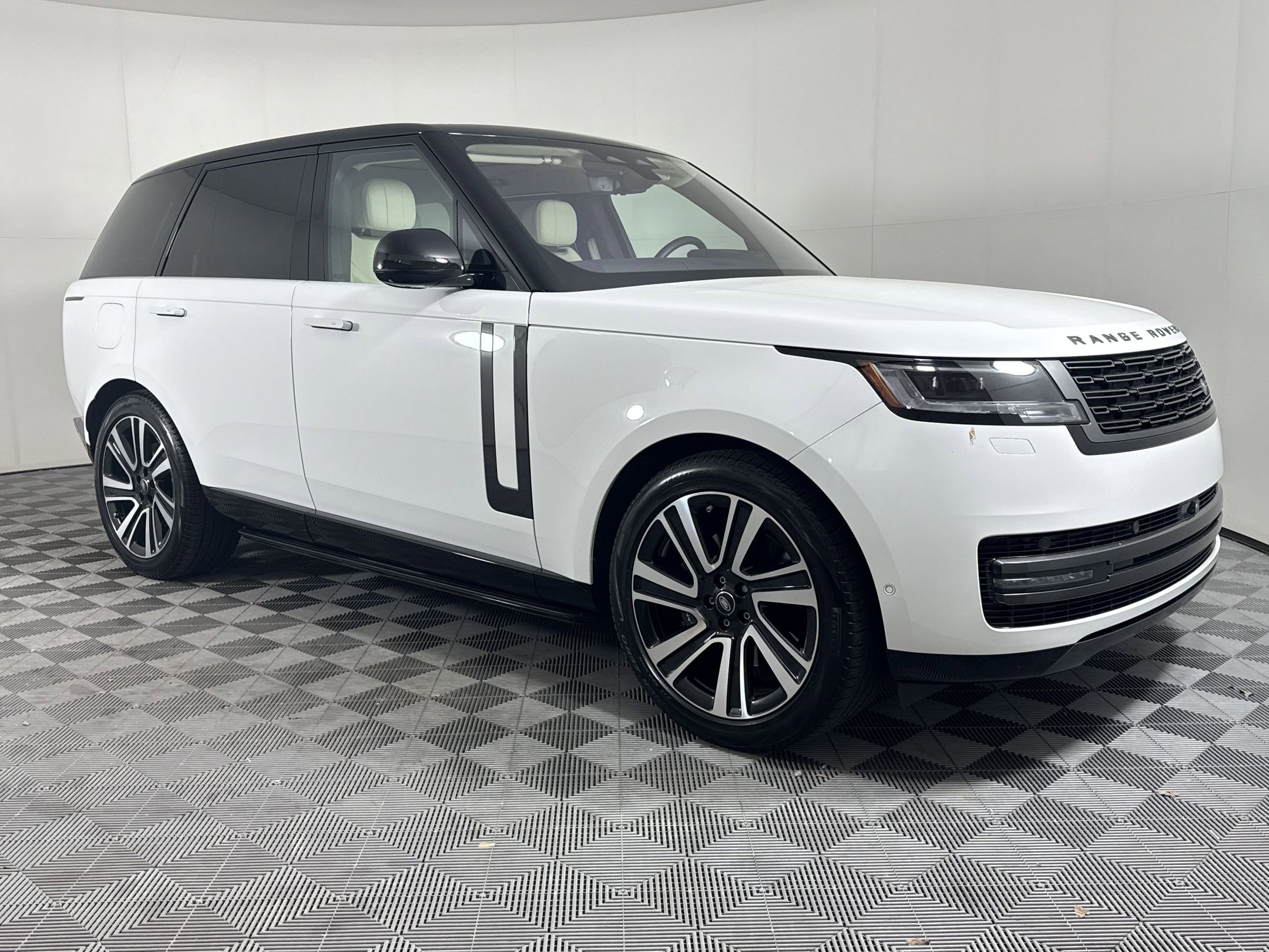 2023 Land Rover Range Rover SE