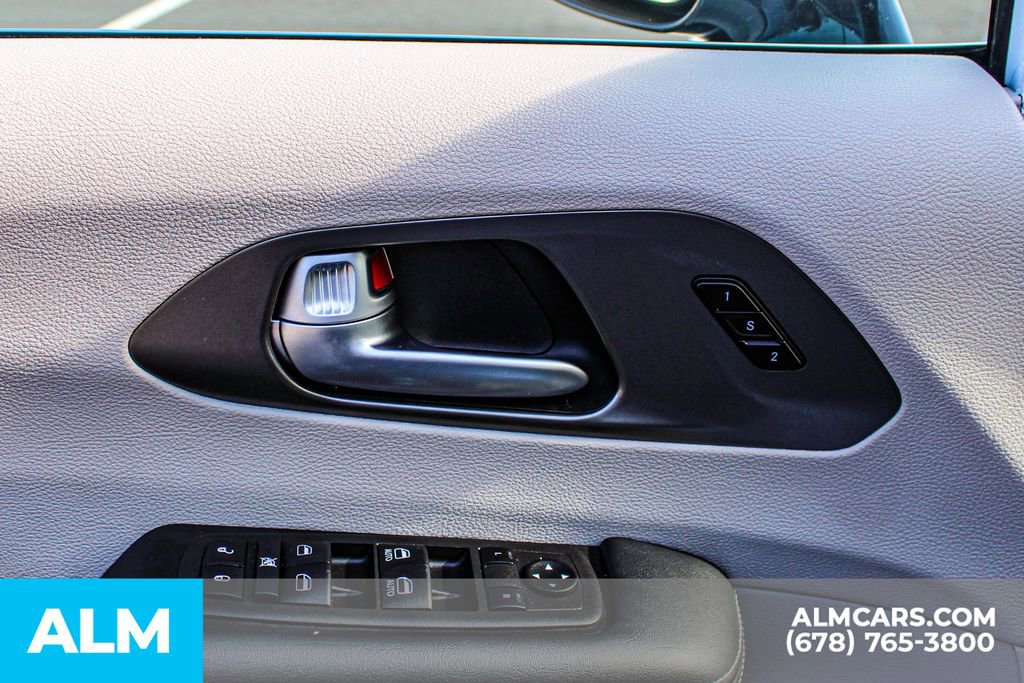 2024 Chrysler Pacifica Touring-L