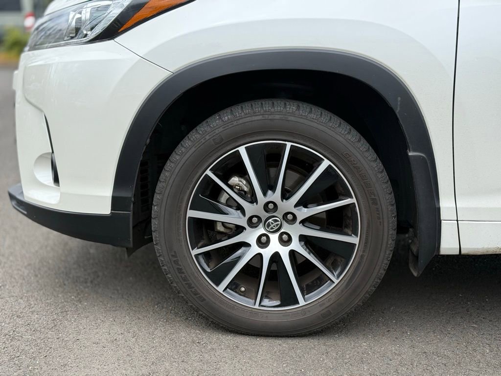 2017 Toyota Highlander SE