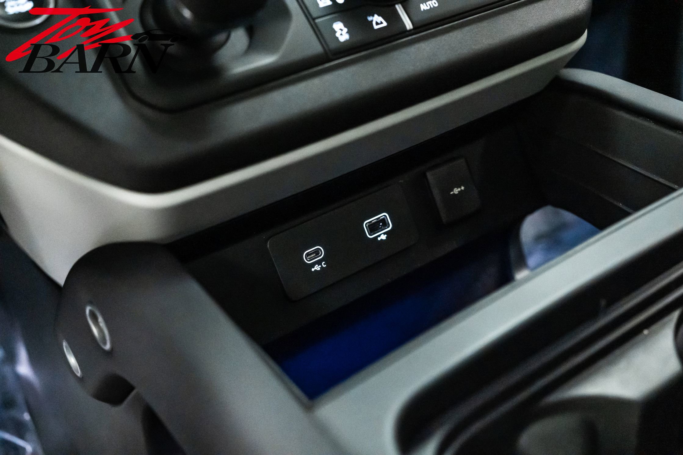 2024 Land Rover Defender 110 S