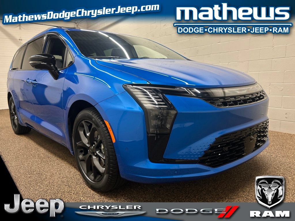 New 2027 Chrysler Pacifica Limited w/ Family Tech Group