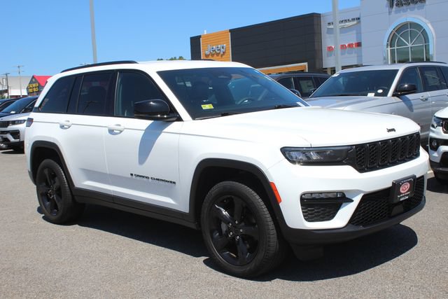 Used 2024 Jeep Grand Cherokee Limited w/ Black Appearance Package