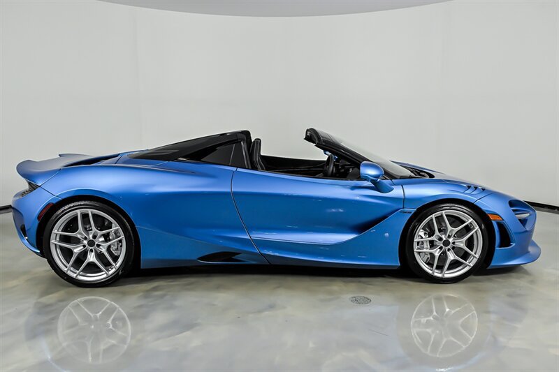 Used 2025 McLaren 750S Spider photo 12