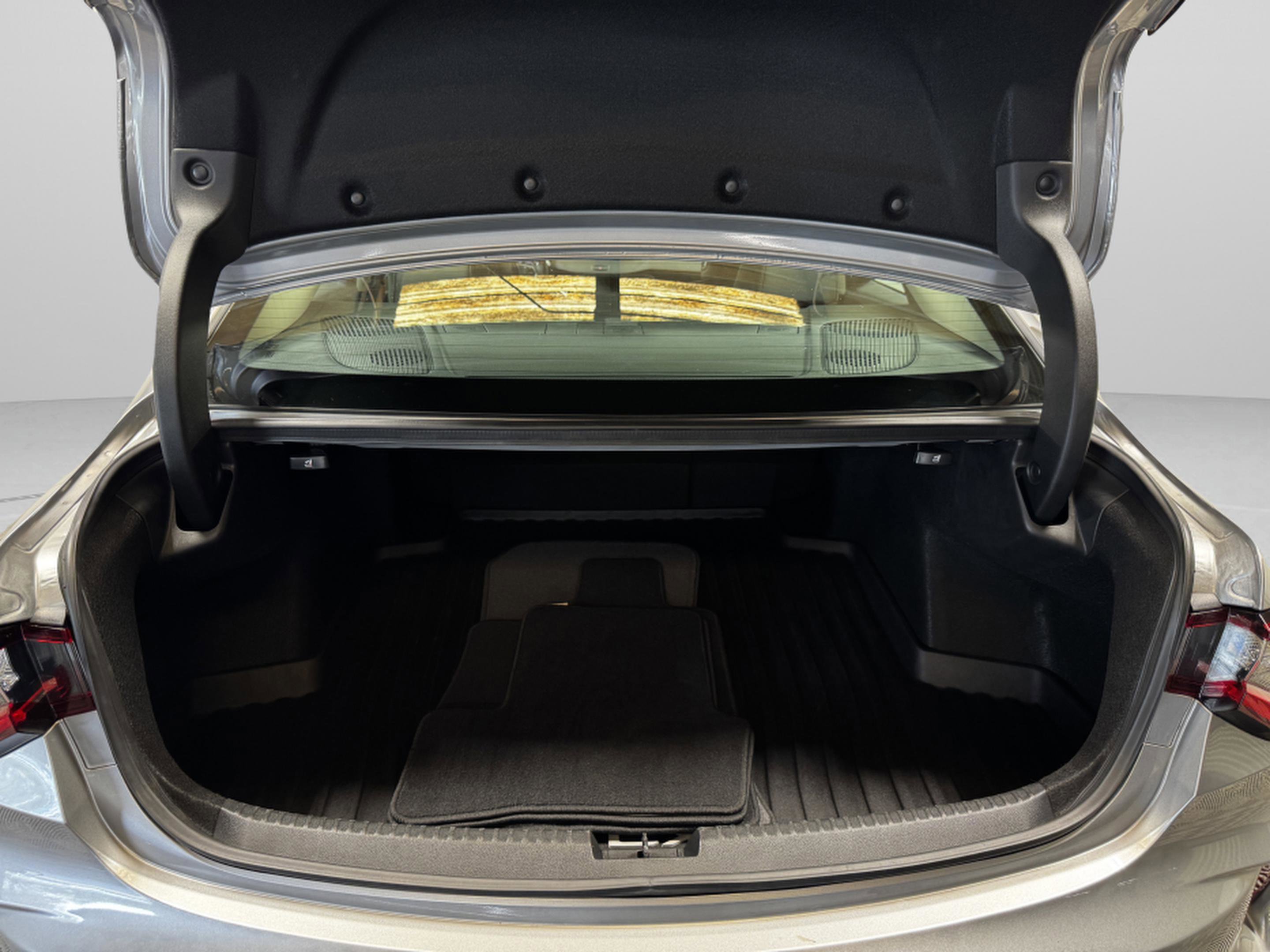 2023 Acura TLX w/ Technology Package