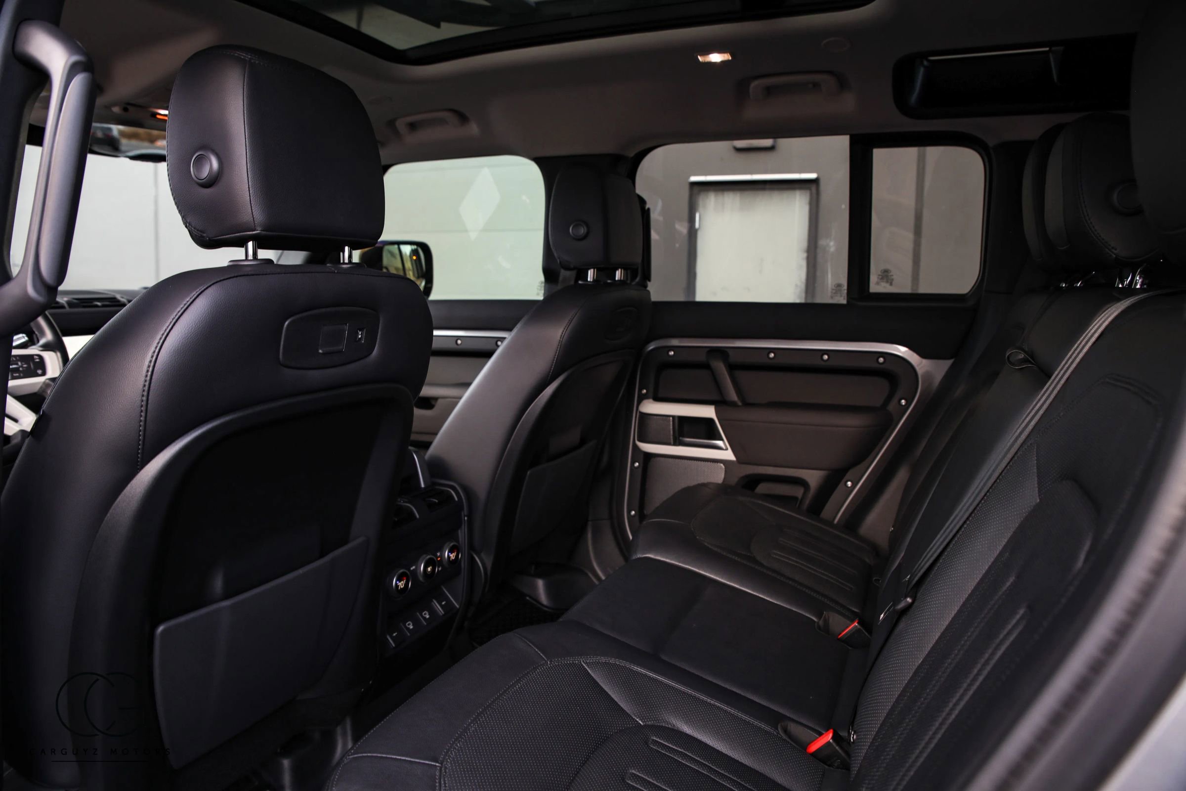 2022 Land Rover Defender 110 SE