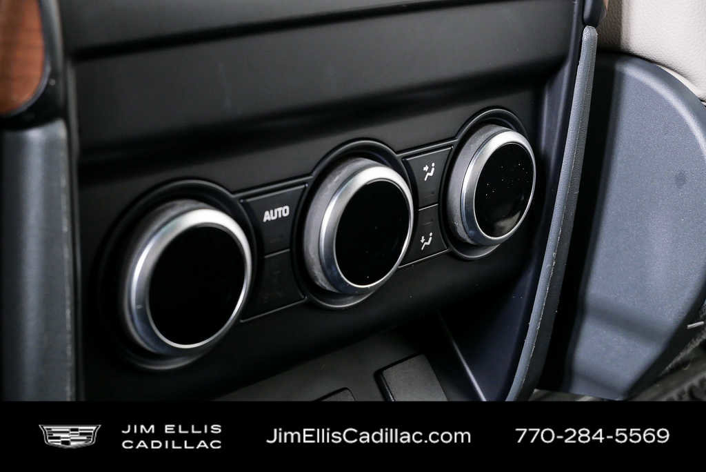 2023 Land Rover Defender 110 SE