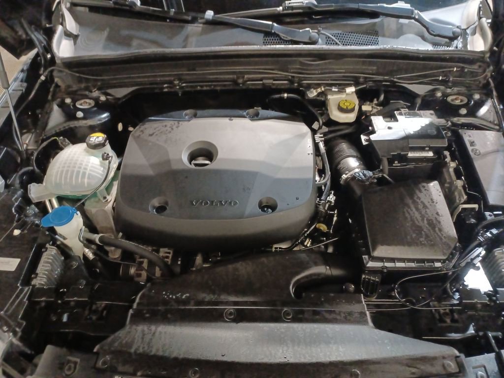 2022 Volvo Xc40 T5 R-Design