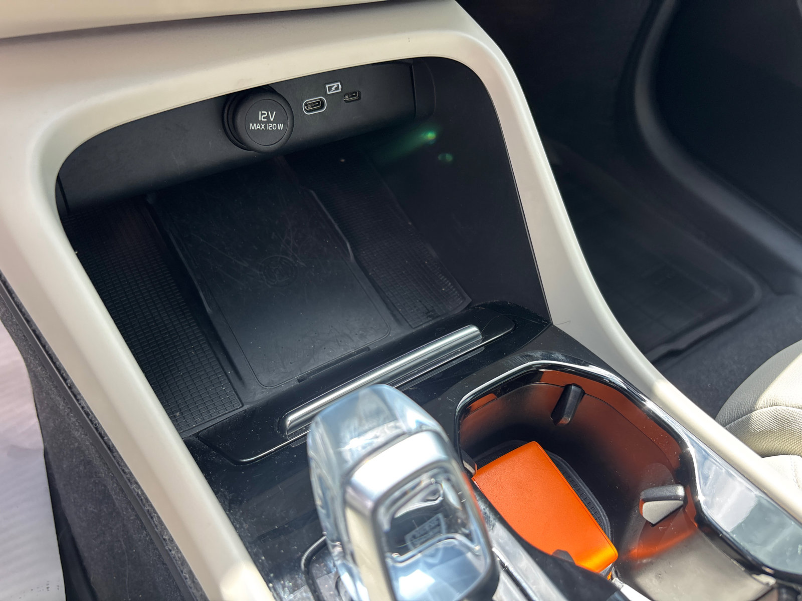 2024 Volvo Xc40 B5 Plus