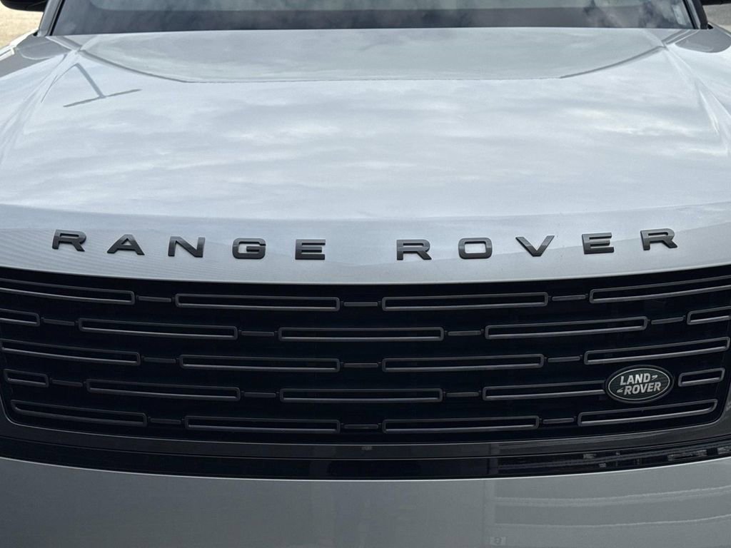 2025 Land Rover Range Rover Long Wheelbase SE