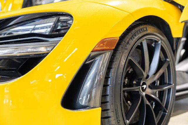 Used 2021 McLaren 720S Performance photo 17