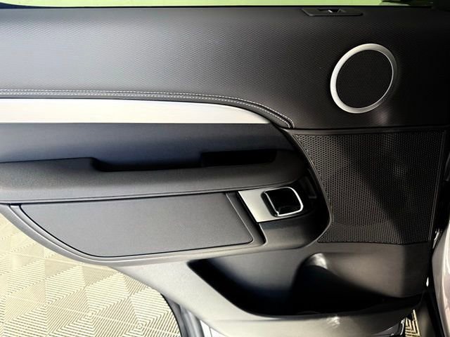 2025 Land Rover Discovery Dynamic SE