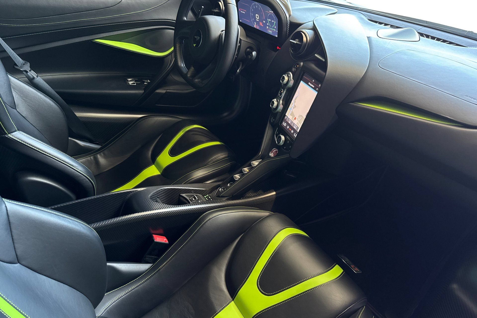 Used 2022 McLaren 765LT photo 17