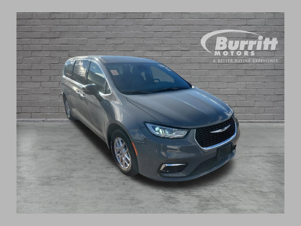 Used 2025 Chrysler Pacifica Select