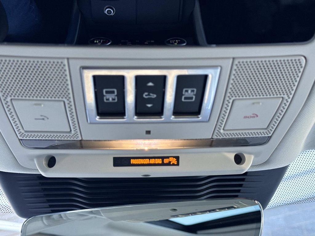 2025 Land Rover Discovery Dynamic SE