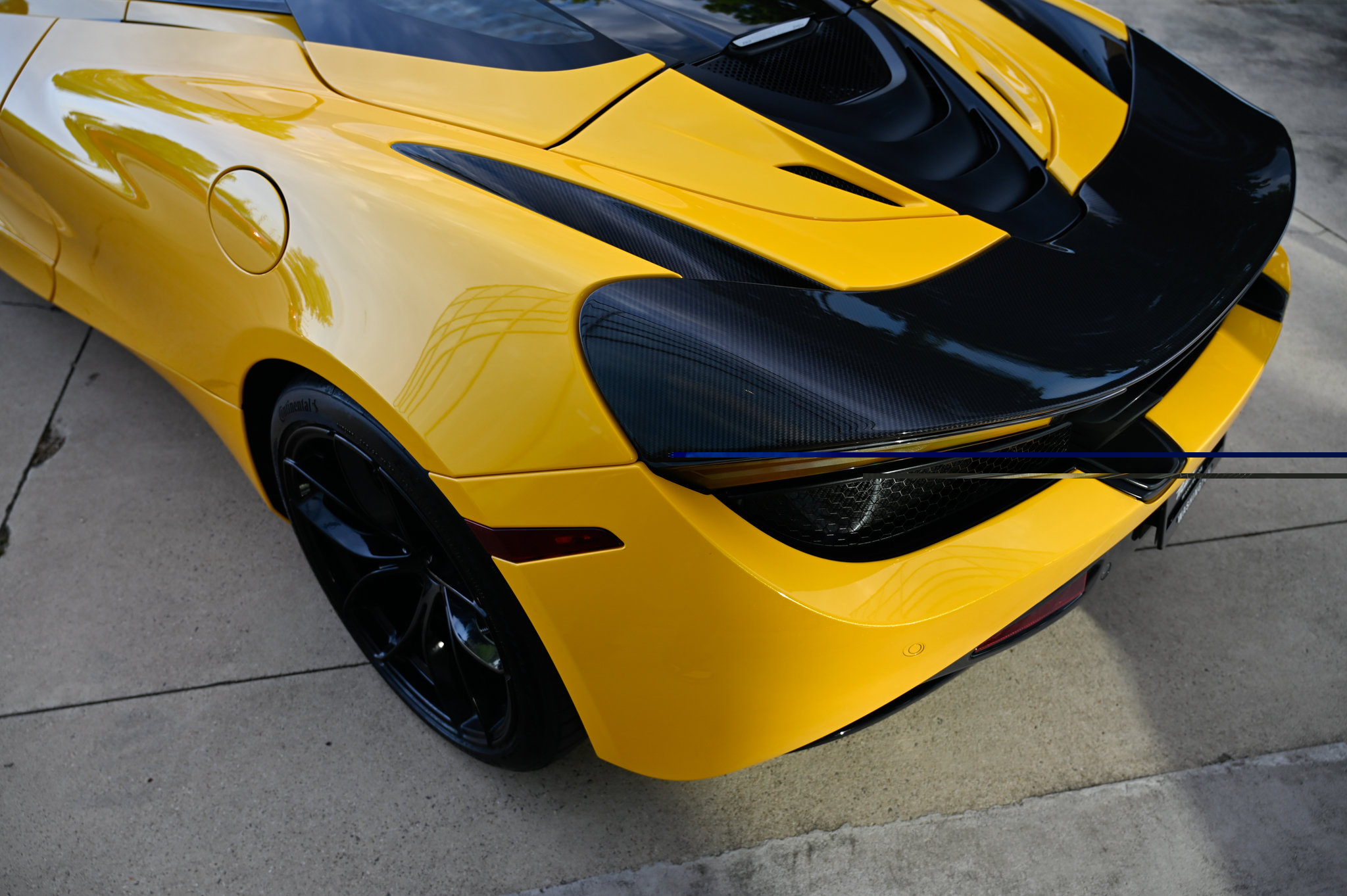 Used 2020 McLaren 720S Performance photo 25