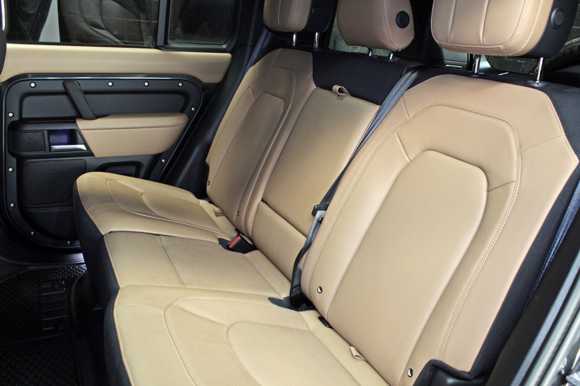 2025 Land Rover Defender 110 V8